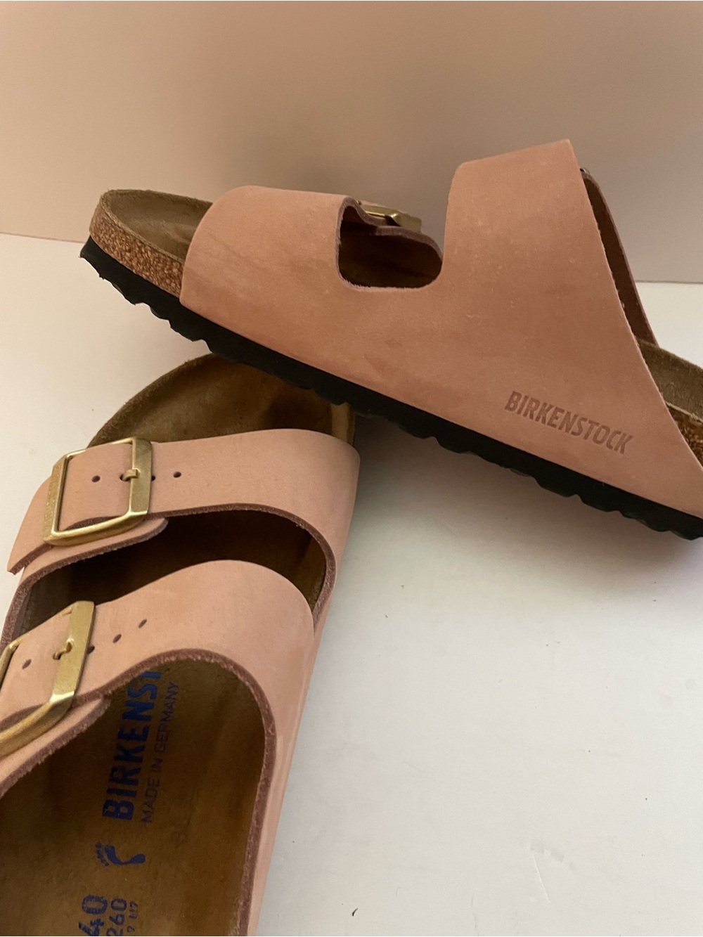 Birkenstock Arizona Sandal in Soft Pink with Gold Buckles, women’s size 40 - Picture 7 of 10